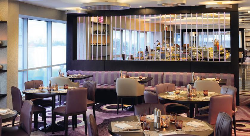 Qabila Westbay Hotel By Marriott Doha Luaran gambar The interior of the restaurant