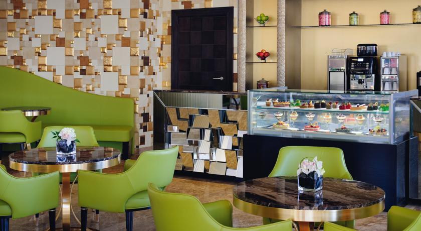 Qabila Westbay Hotel By Marriott Doha Luaran gambar The Lounge at the airport