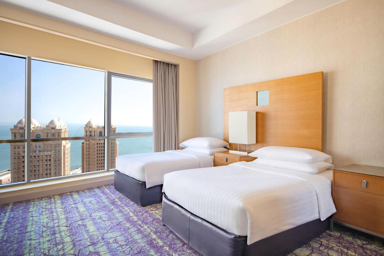 Qabila Westbay Hotel By Marriott Doha Luaran gambar A guest room at Jumeirah Atlantis