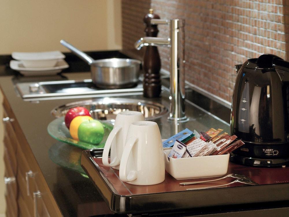 Qabila Westbay Hotel By Marriott Doha Luaran gambar A kitchen in a serviced apartment