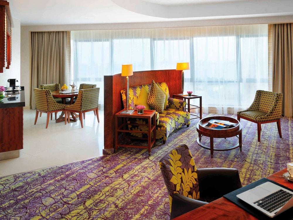 Qabila Westbay Hotel By Marriott Doha Luaran gambar Suite at the hotel