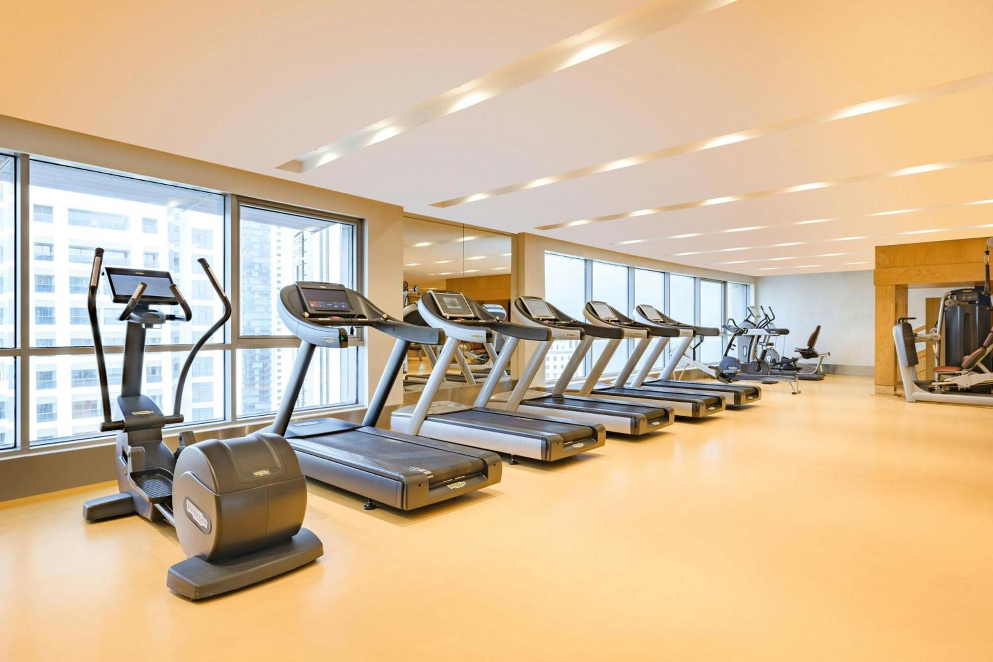 Qabila Westbay Hotel By Marriott Doha Luaran gambar A gym at a hotel
