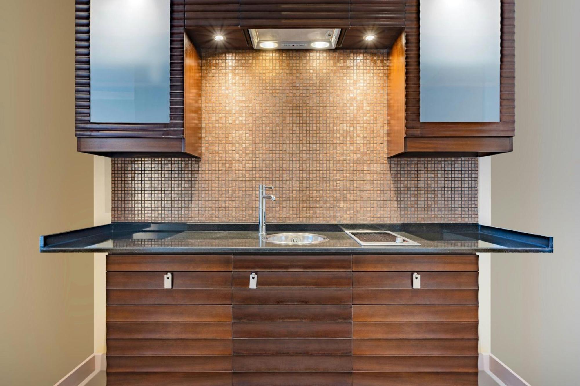 Qabila Westbay Hotel By Marriott Doha Luaran gambar A kitchen with a single-bowl sink