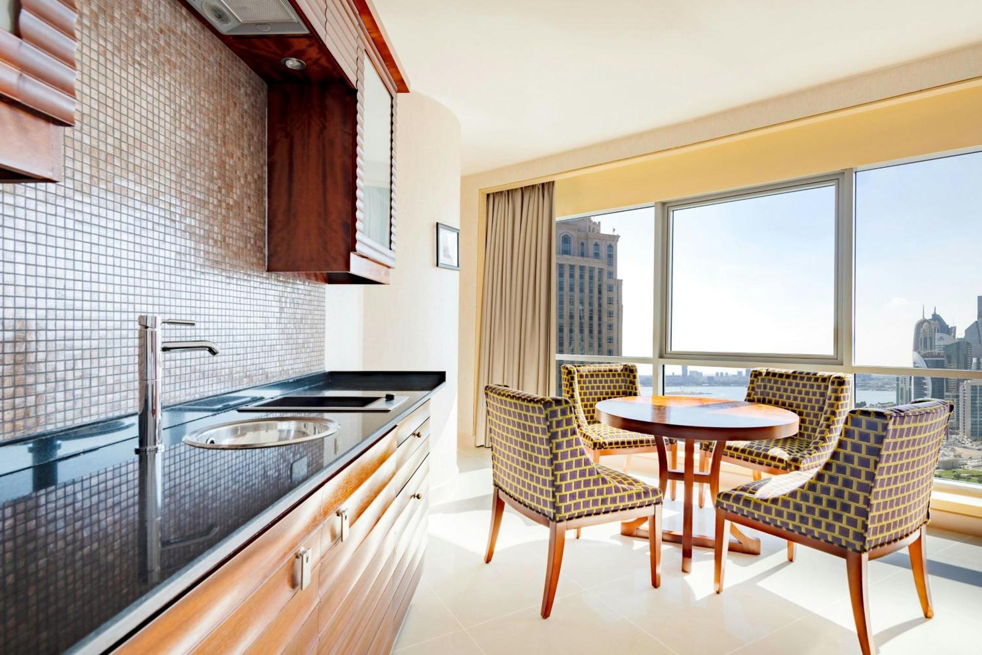 Qabila Westbay Hotel By Marriott Doha Luaran gambar Kitchenette