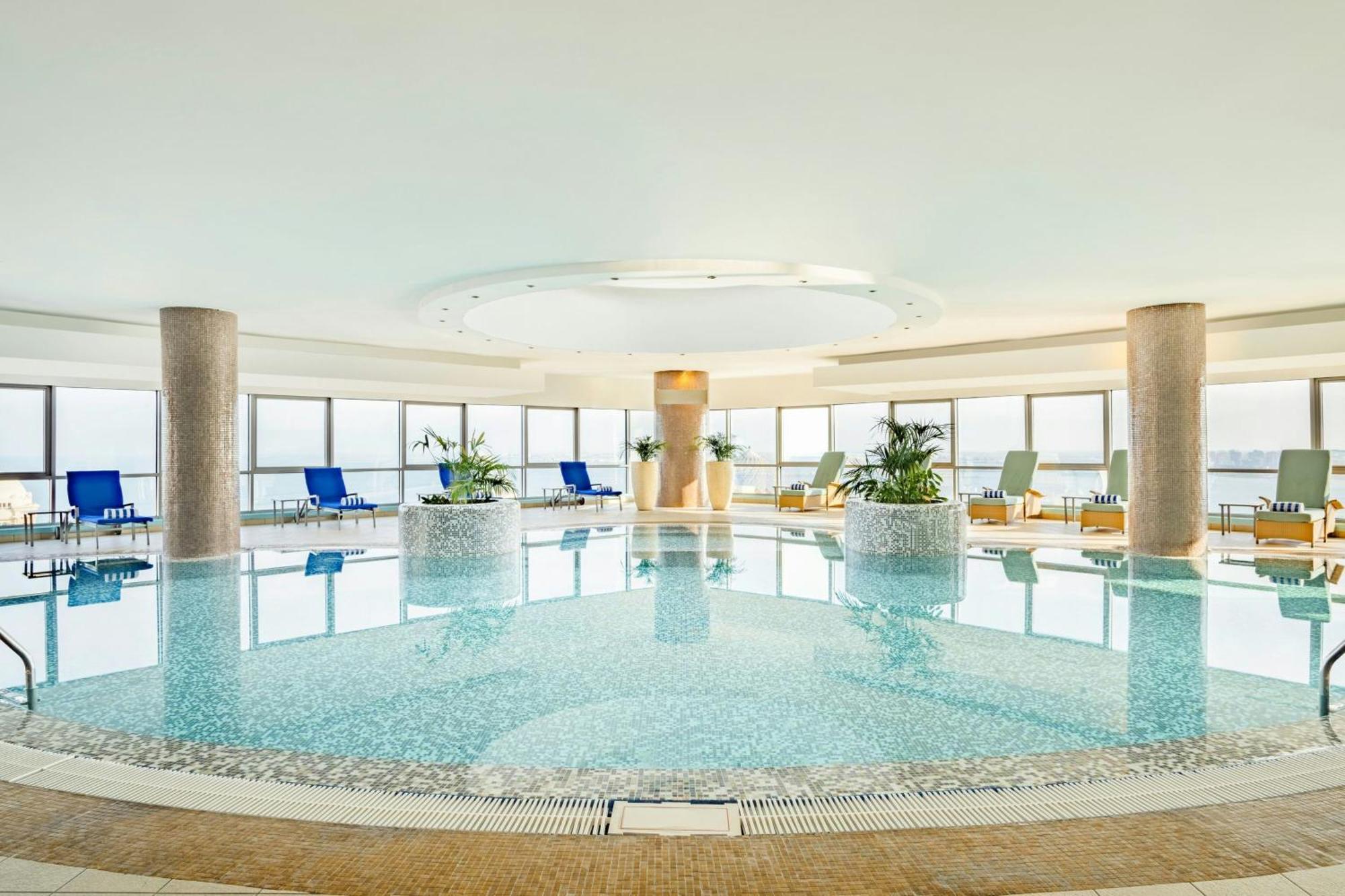Qabila Westbay Hotel By Marriott Doha Luaran gambar The pool at the hotel